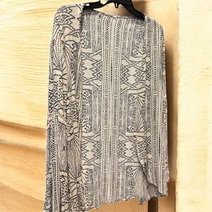 Elegant Black and Cream Patterned Cardigan